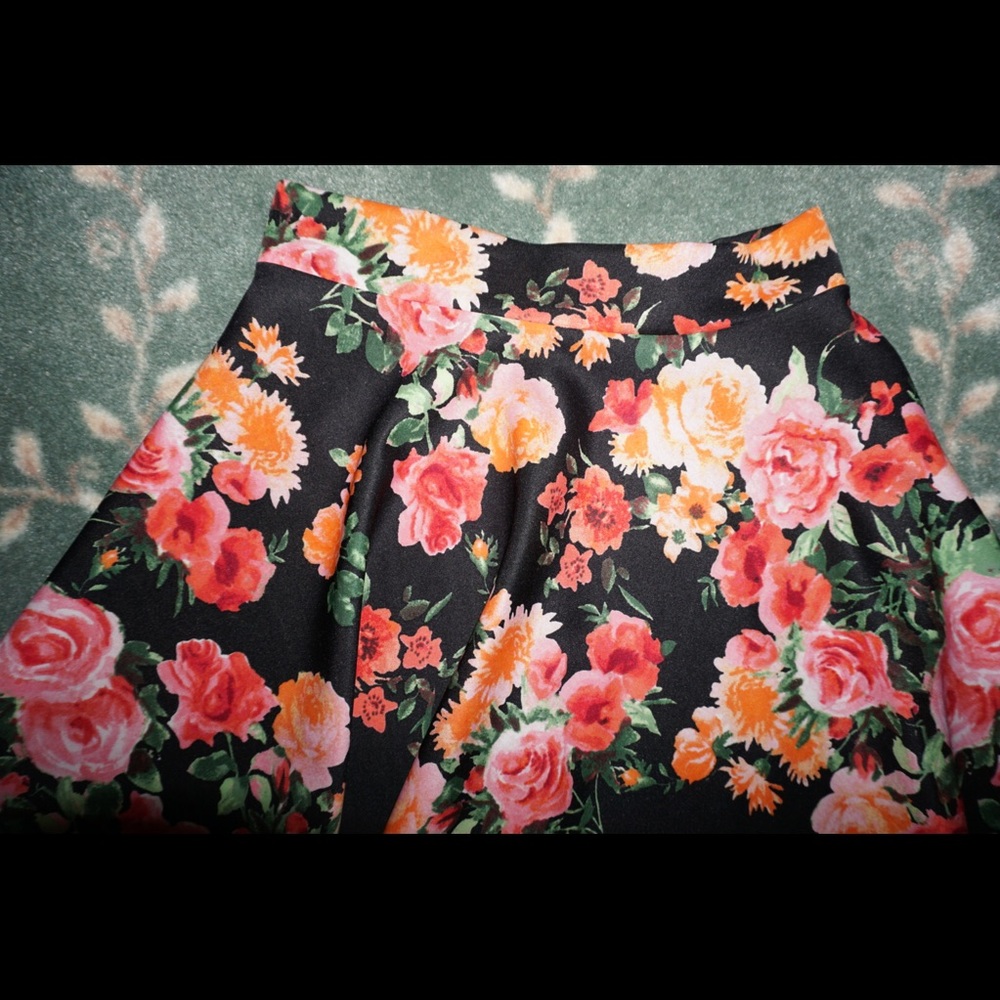 Floral Skater Skirt - Picture 3 of 4